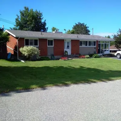2574 Eastview Crescent, North Bay, On P1b 7w5