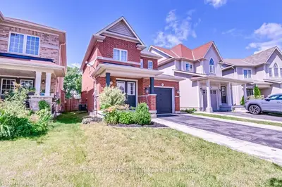 Detached in Woodstock