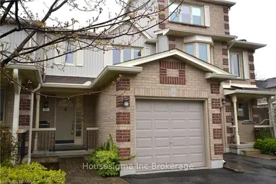 302 College Avenue 39, Guelph, On N1g 4t6