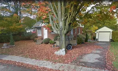 Detached in Woodstock