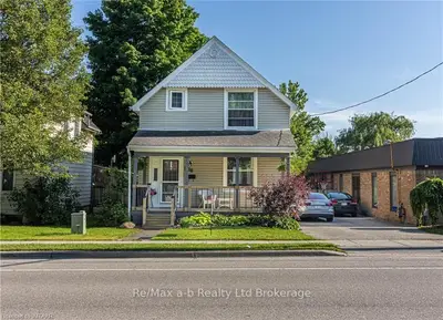 Detached in Woodstock