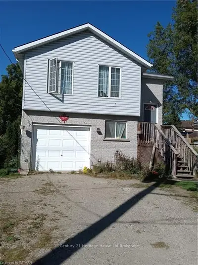 Detached in Woodstock