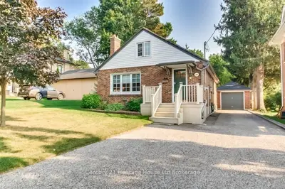 Detached in Woodstock