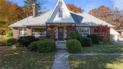 Detached in Woodstock
