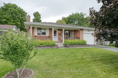 Detached in Woodstock