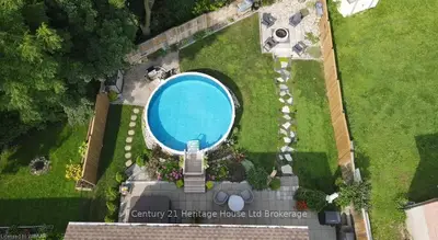 Detached in Woodstock