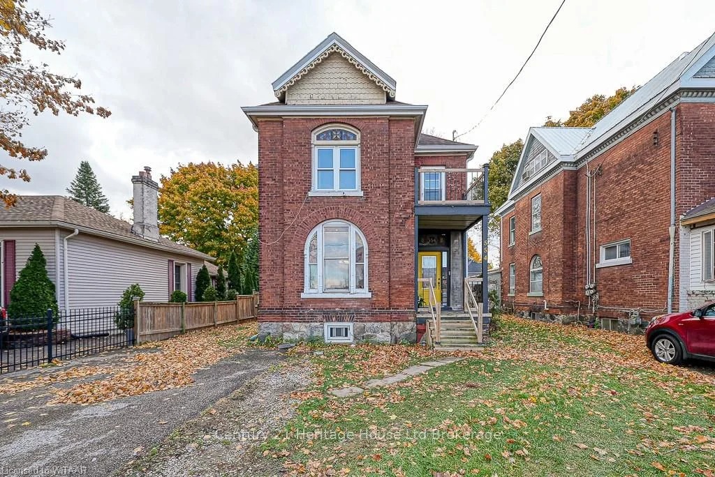 Detached in Woodstock