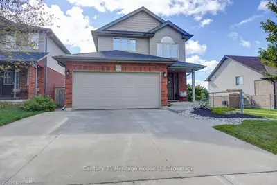 Detached in Woodstock