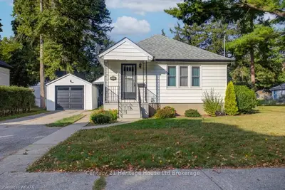 Detached in Woodstock