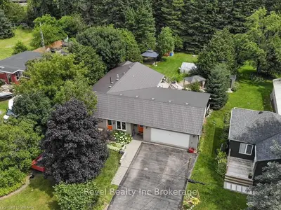 Detached in Woodstock