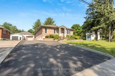 349 Brompton Avenue, Woodstock, On N4s 7j8