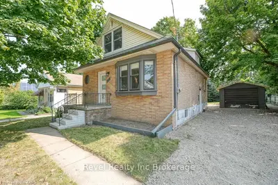Detached in Woodstock