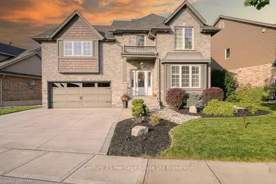 Detached in Woodstock