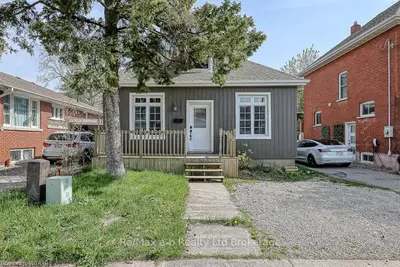 Detached in Woodstock