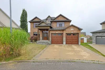 Detached in Woodstock