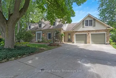 Detached in Woodstock