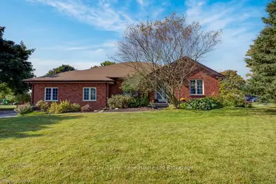 36 Fernwood Drive, Tillsonburg, On N4g 4z7