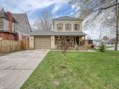Detached in Woodstock