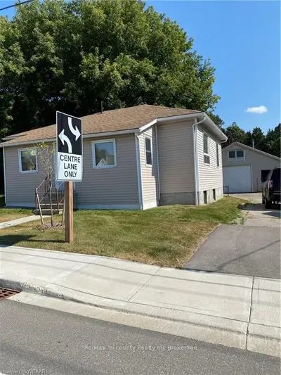 Detached in Woodstock