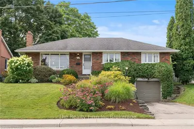 Detached in Woodstock