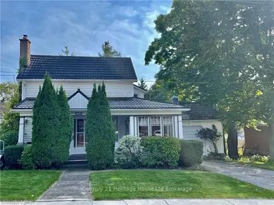 Detached in Woodstock