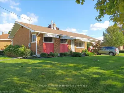 Detached in Woodstock