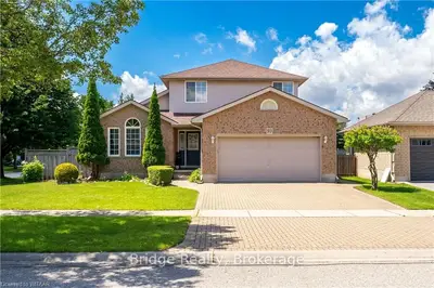 93 Neutral Avenue, Woodstock, On N4t 1s7
