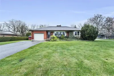 9 Parkwood Drive, Tillsonburg, On N4g 2b7