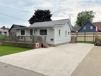Detached in Norfolk County