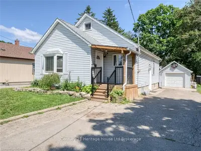 Detached in Woodstock
