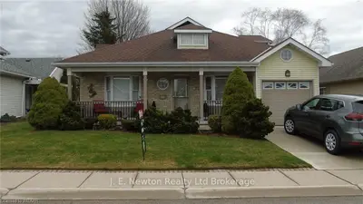 11 Seres Drive, Tillsonburg, On N4g 5e7