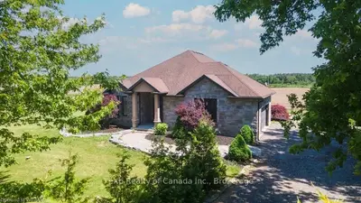 102 Goshen Road, Norfolk, On N4g 4g7