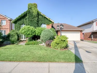 Detached in Woodstock