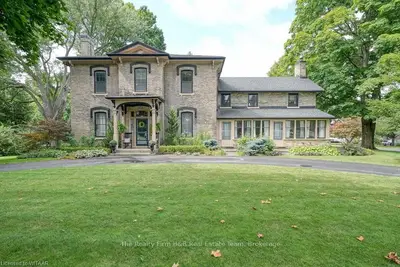 Detached in Woodstock