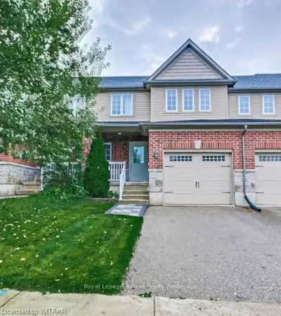 Att/Row/Townhouse in Woodstock