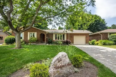 15 Adams Avenue, Tillsonburg, On N4g 4x3