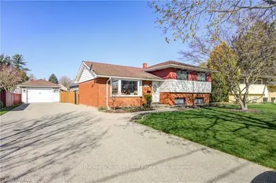 771 St Albans Crescent, Woodstock, On N4s 7e5