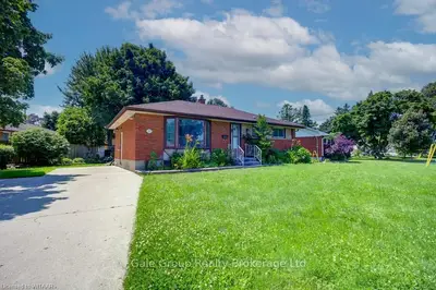 757 St Albans Crescent, Woodstock, On N4s 7e5