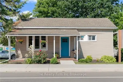 Detached in Woodstock