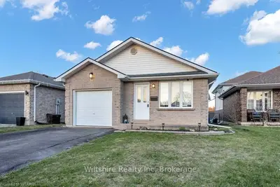 9 Kara Lane, Tillsonburg, On N4g 5m2