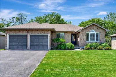 35 Windemere Avenue, Tillsonburg, On N4g 5m9