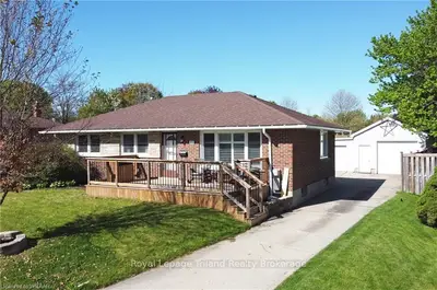 11 Elmwood Crescent, Woodstock, On N4s 2k4