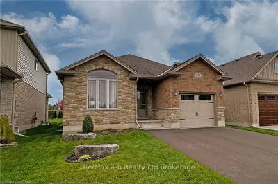 391 Fairway Road, Woodstock, On N4t 0e1
