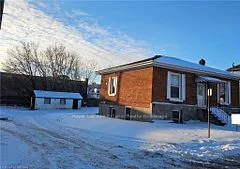 18 Chapel Street, Woodstock, On N4s 3r1