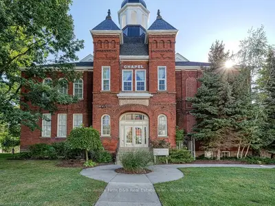 27 CHAPEL Street 201, Woodstock, ON N4S 3R5