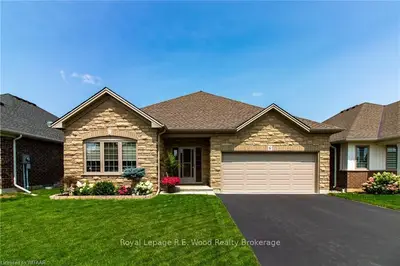 6 ESSELTINE Drive, Tillsonburg, ON N4G 0C3