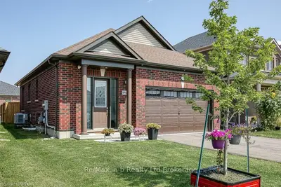 4 SEATON Crescent, Tillsonburg, ON N4G 0E2