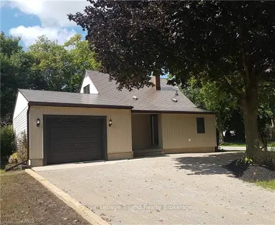 2 VICTORIA Boulevard, Huron East, ON N0M 1L0