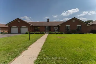 15 DEMEYERE Avenue, Tillsonburg, ON N4G 4Z2