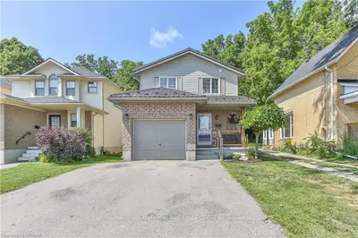 42 YOUNG Street, Woodstock, ON N4S 3L5